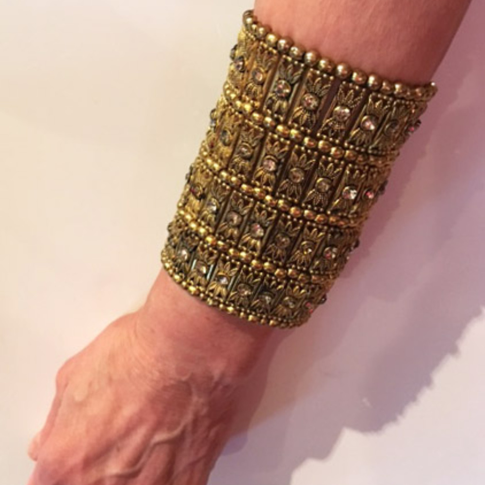 Dramatic 4" Cuff Stretch Bracelet Is Fabulous Buy - image 3